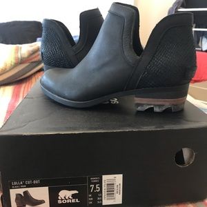 Sorel lolla booties